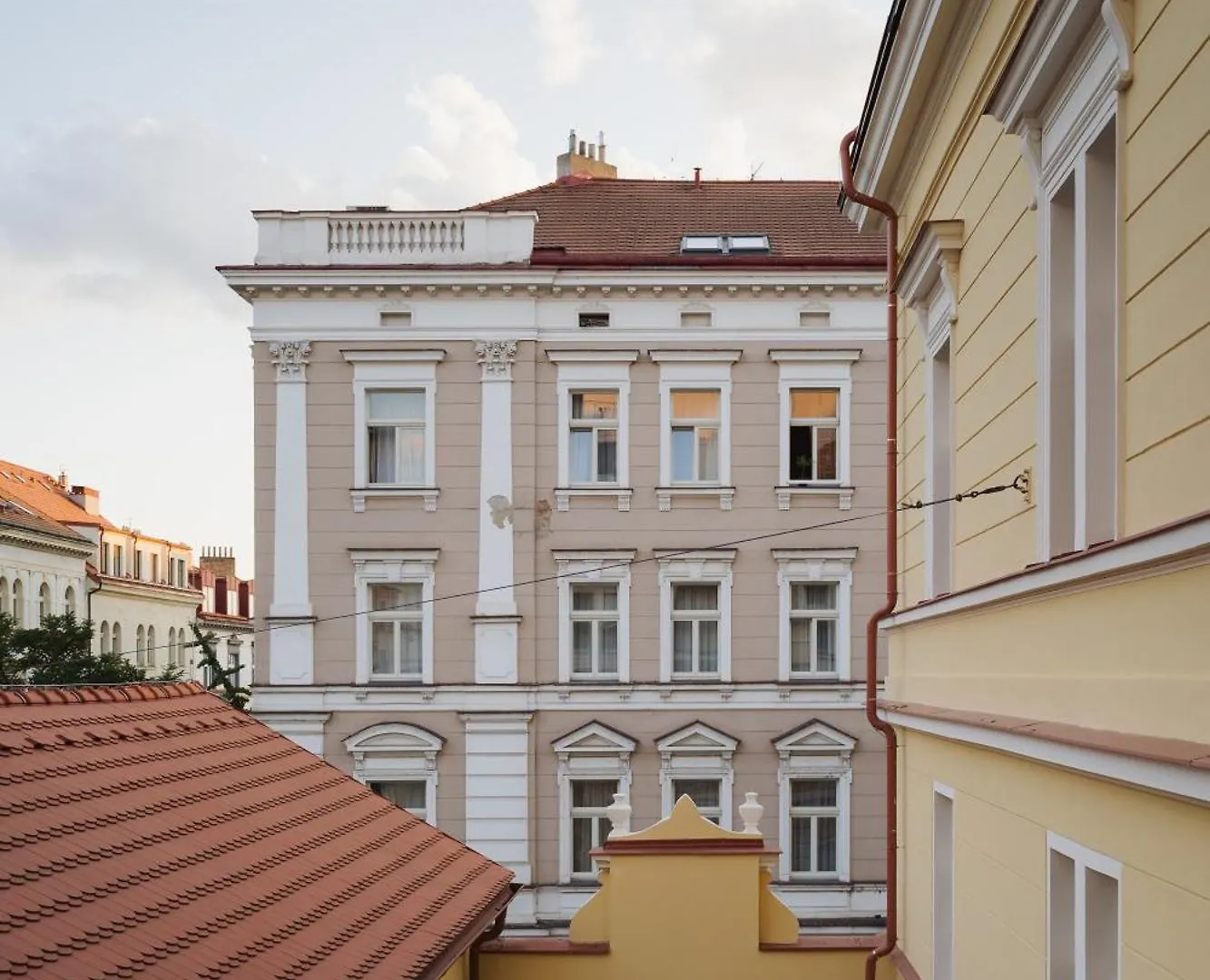 Azure - Cozy City Center Apartment With Balcony Прага