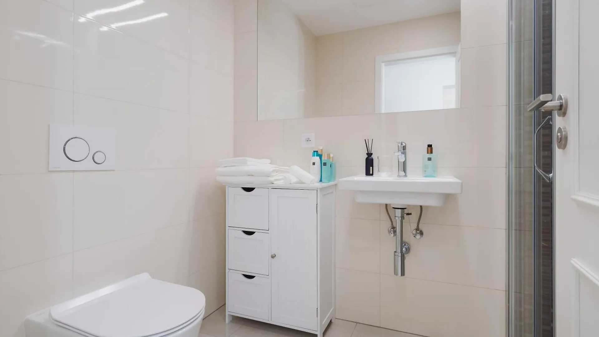 Azure - Cozy City Center Apartment With Balcony Prague