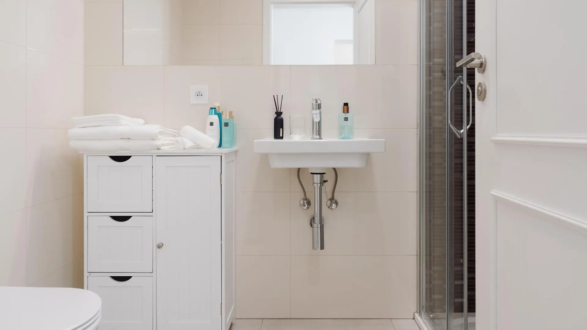Azure - Cozy City Center Apartment With Balcony Prague
