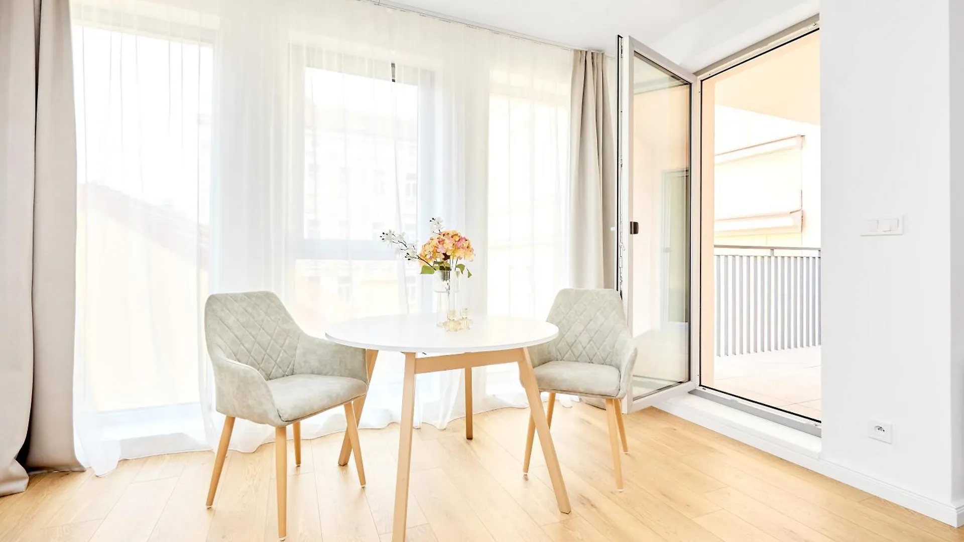 Azure - Cozy City Center Apartment With Balcony Prague Czech Republic